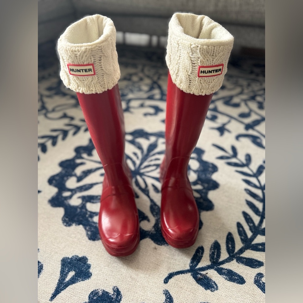 Hunter Red Rain Boots with Cream Knit insole socks